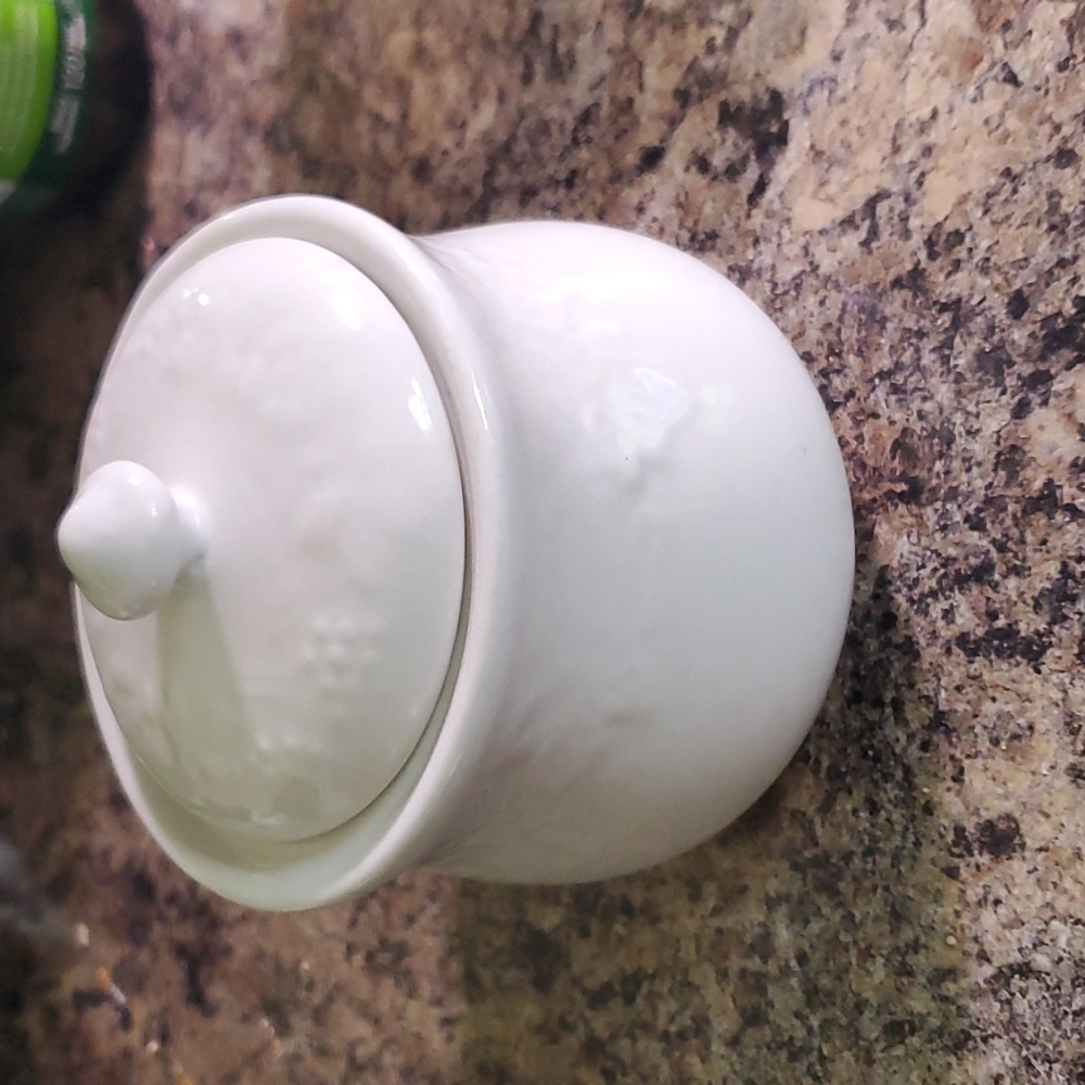 Sugar dish